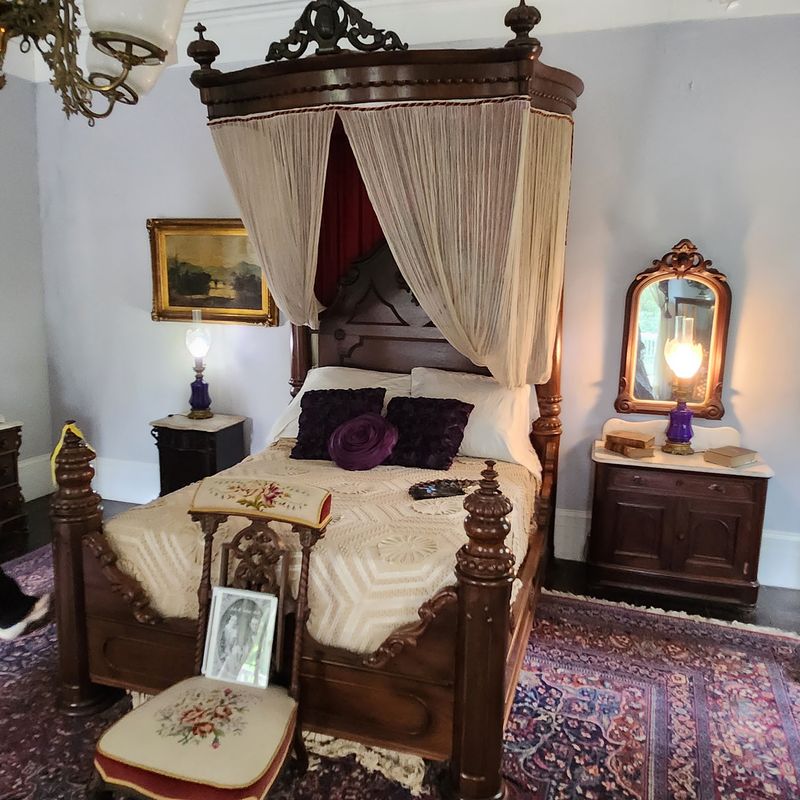 The Young Bride Of The Middle Bedroom