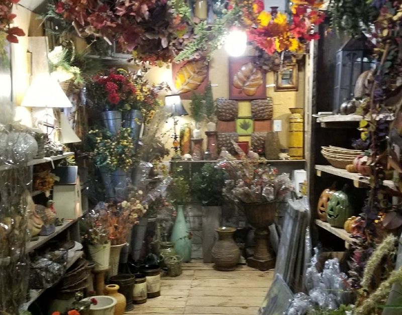 Pottery In Colors You Rarely See Elsewhere