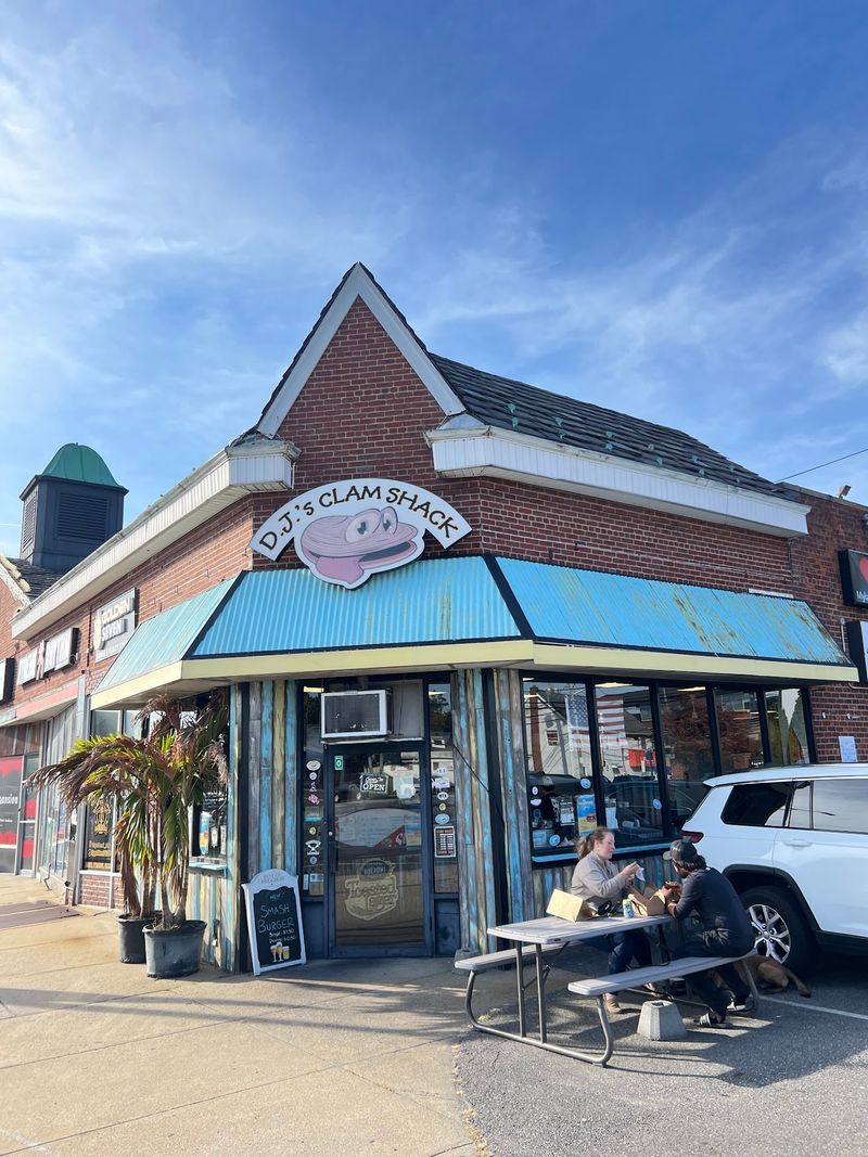 Meet DJ's Clam Shack On Sunrise Highway