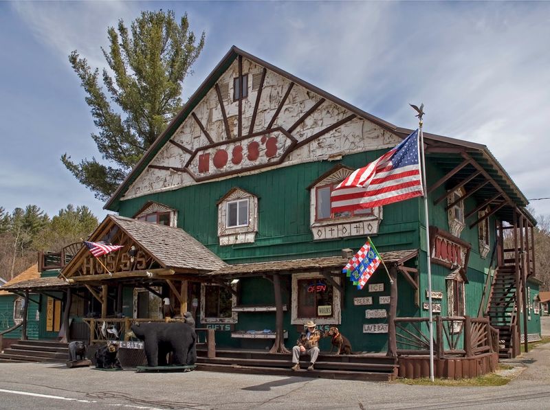 Hoss's Country Corner Holds Down Long Lake