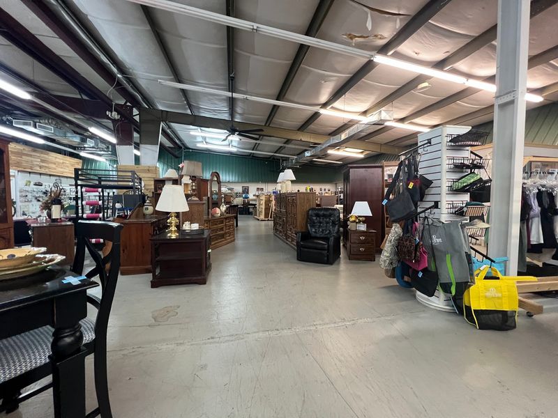Wags to Riches Thrift Store, Johnson City, TN