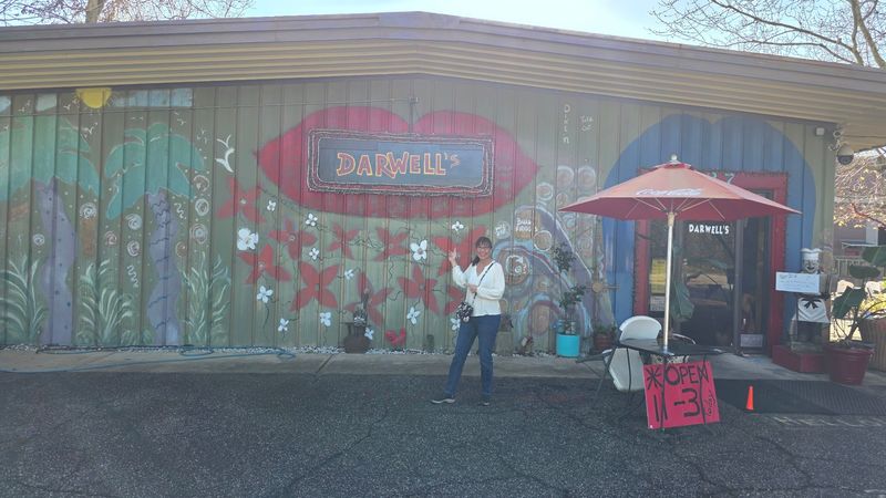 Darwell's Happiness Cafe, Long Beach, MS