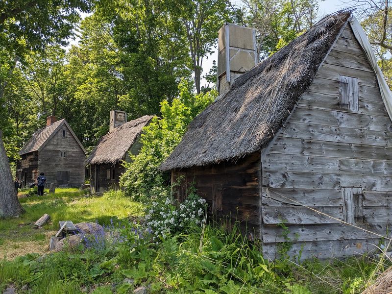 Self-Guided Paths Bring 1630 Alive