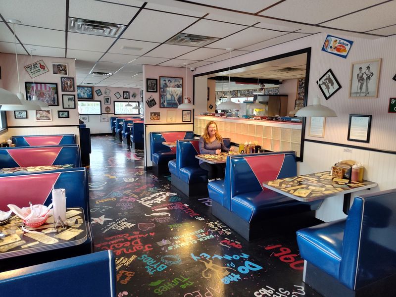 Fifties Decor, Sixties Soundtrack
