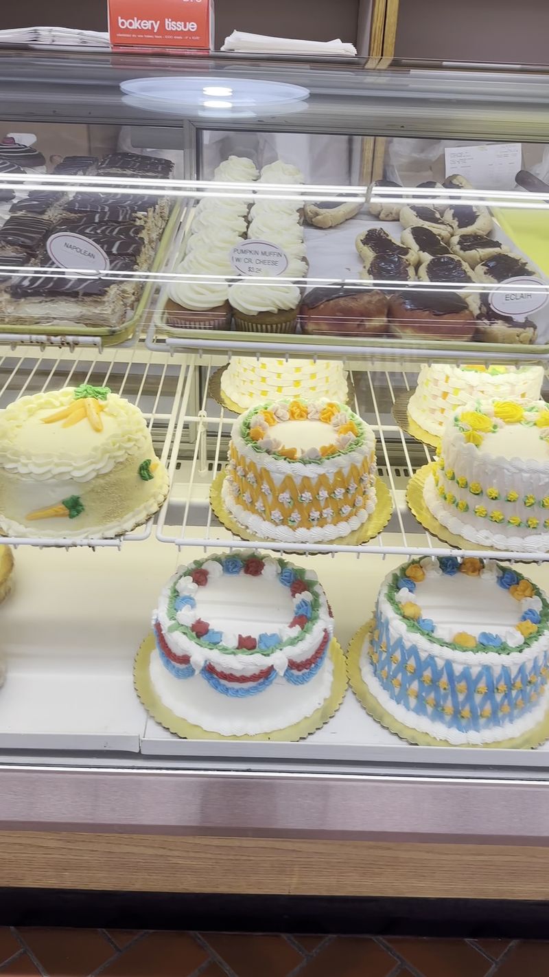 Cakes, Custard Cups And Strawberry Shortcake Biscuits