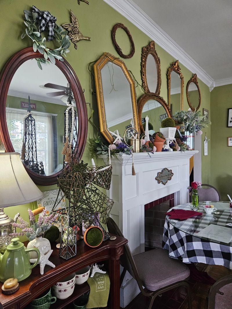 Lulu's Tea Room, Powell