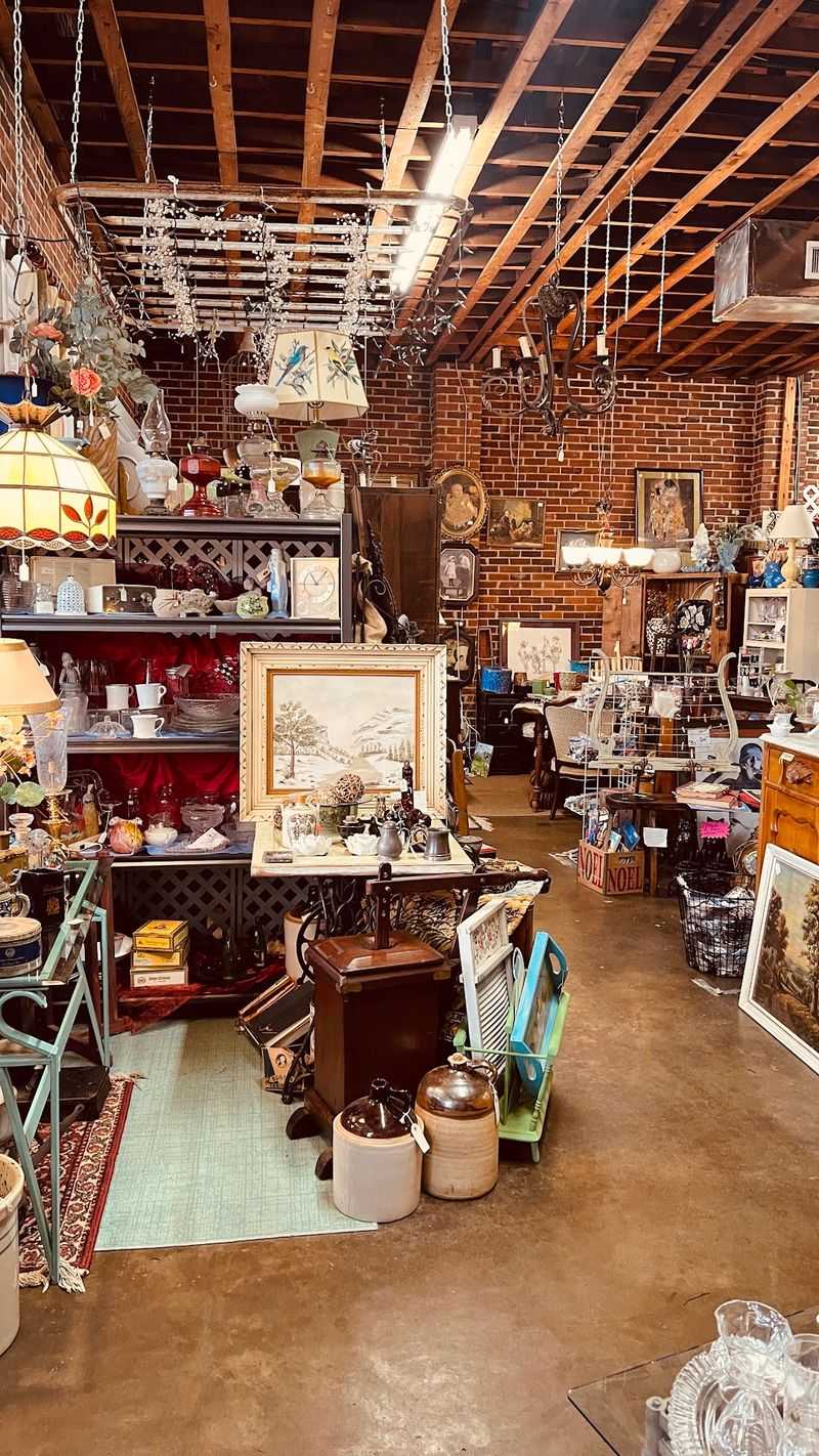 Antiques Downtown, Pontotoc, MS