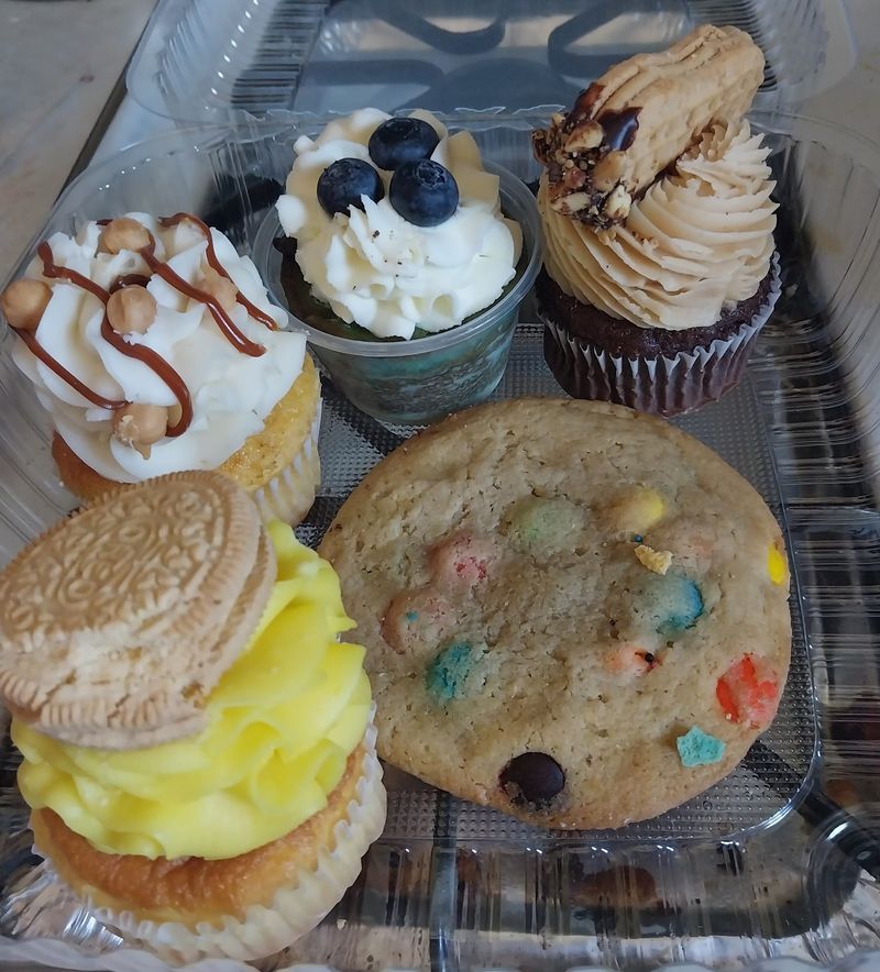 Cupcakes, Macarons, And Cake Truffles To Go