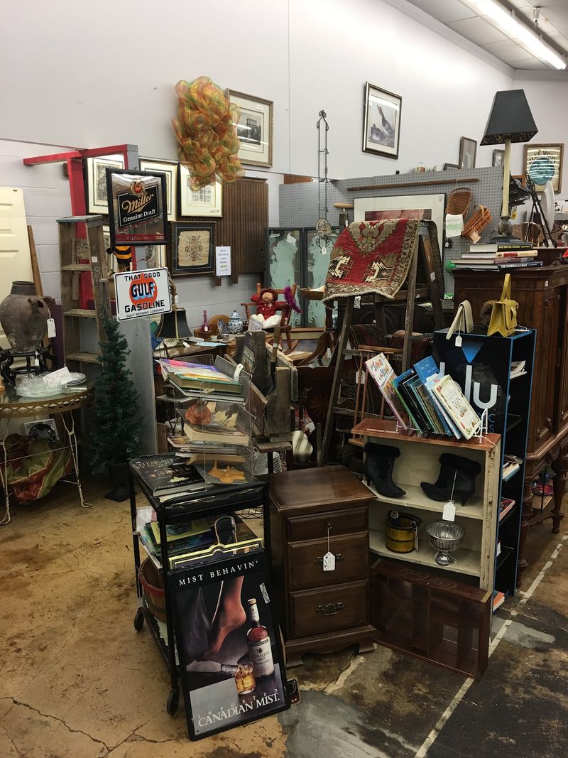 Quiet Aisles And The Kind Of Shopper Who Thrives Here