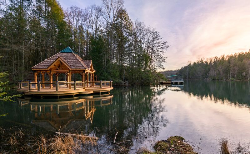 Bays Mountain Park And Planetarium