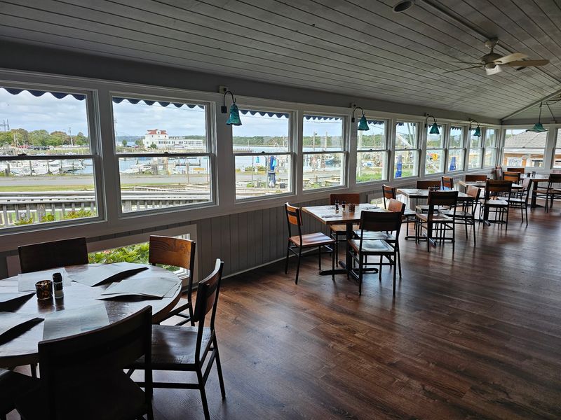 Pilot House Restaurant And Lounge, Sandwich