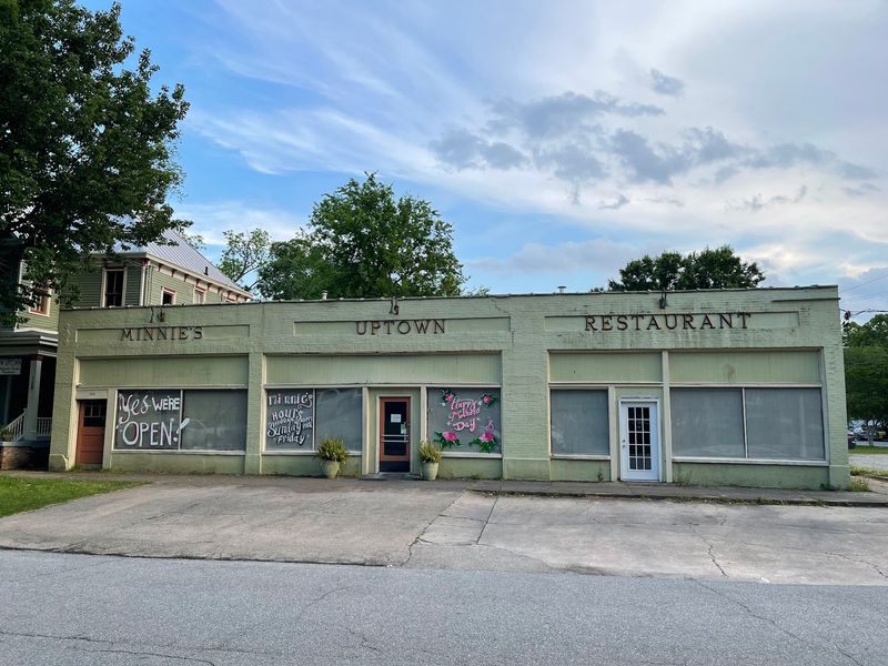 Minnie's Uptown Restaurant