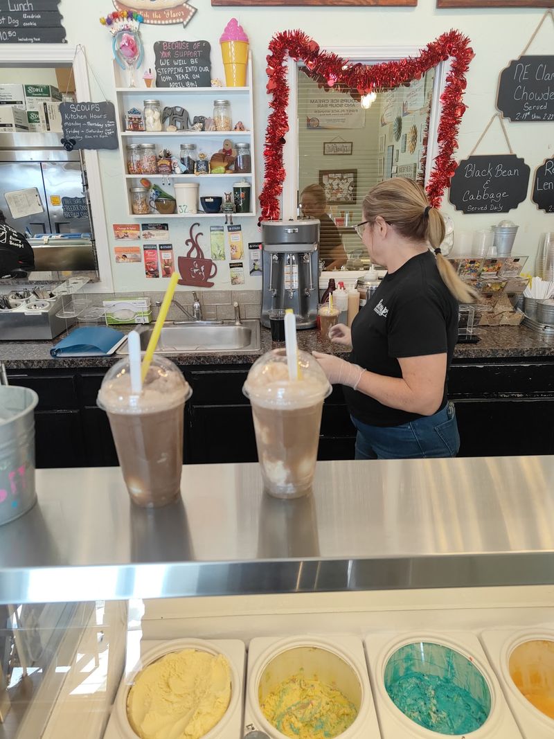 Friendly Counter Service That Keeps Things Moving