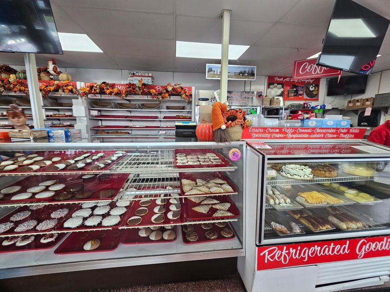Holland Farms Bakery & Deli - Yorkville