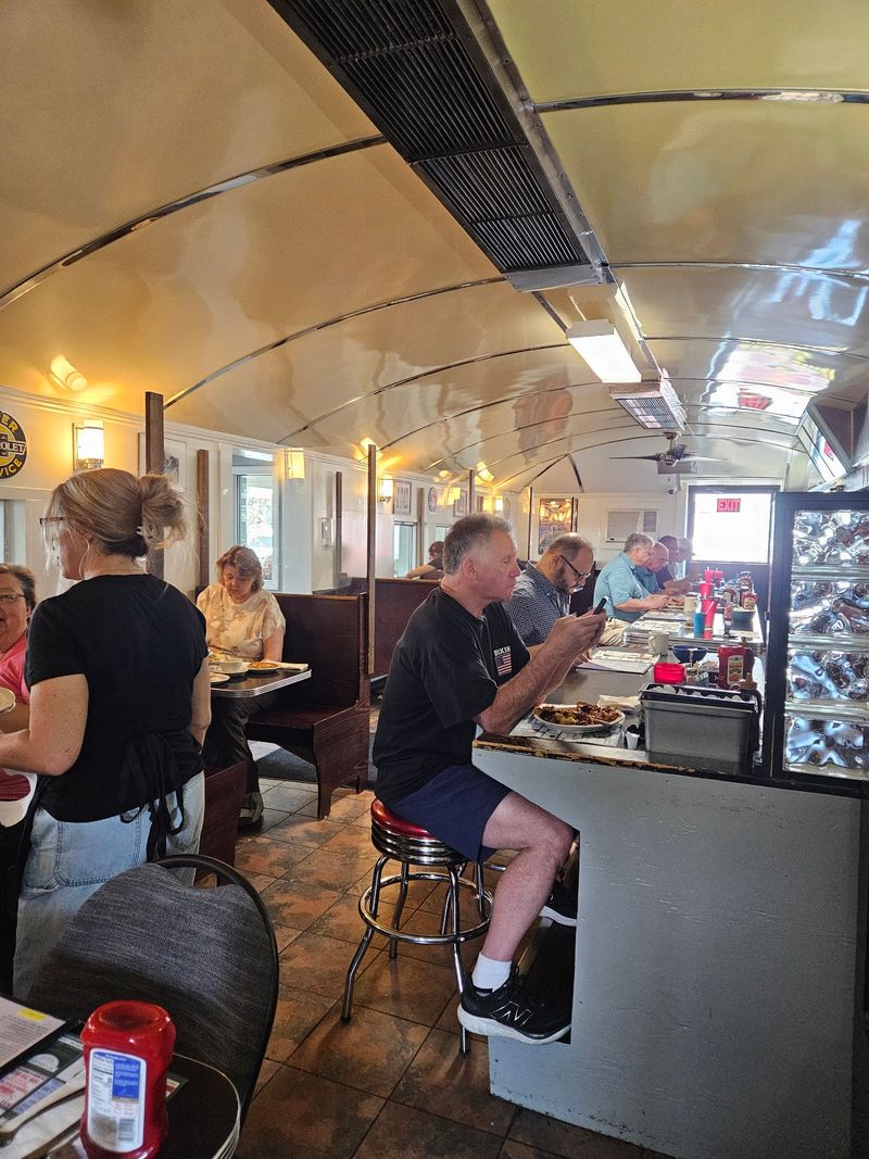 Lou Roc's Diner