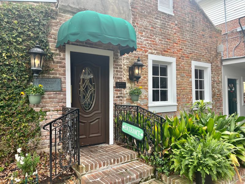 Mary Mahoney's Old French House - Biloxi