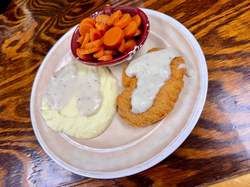 Country Fried Chicken With White Gravy