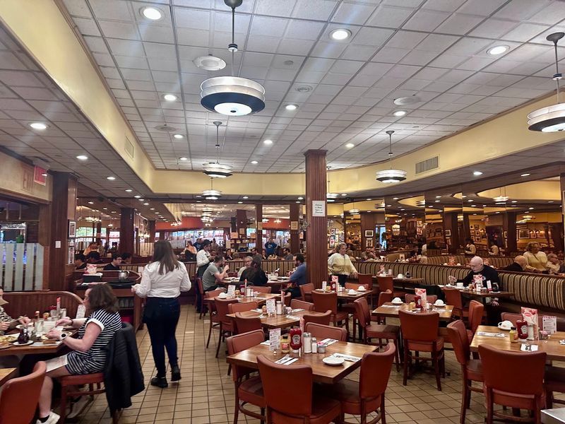 Junior's Restaurant & Bakery - Downtown Brooklyn