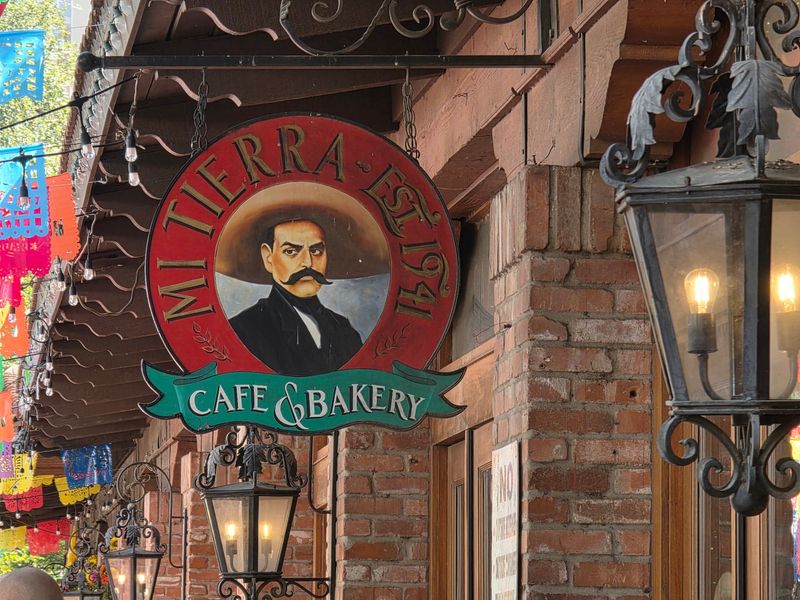 Mi Tierra Café Y Panadería