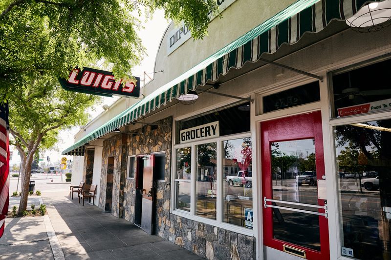 Luigi's Restaurant And Delicatessen, Bakersfield