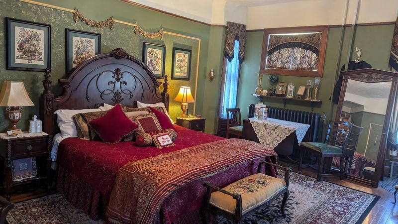 Rooms And Suites Full Of Antique Charm