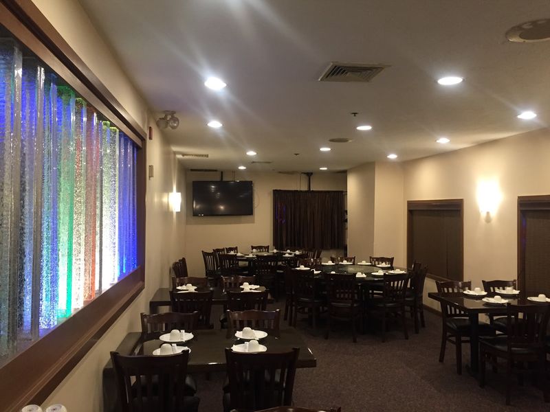 Big Plates, Friendly Prices, Full Bellies