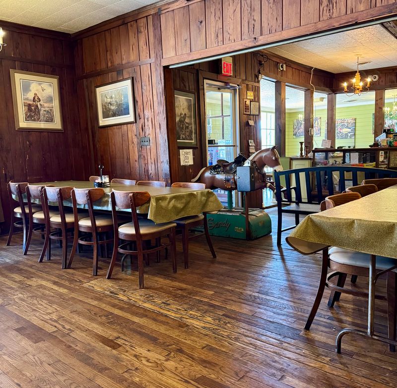 A Century-Old Dining Room Across From Tennessee's Only Natural Lake