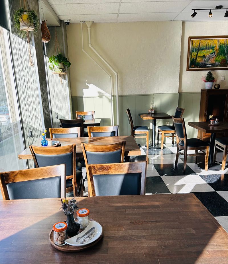 Commune a Tea: Herbal Shoppe & Cafe, Laconia