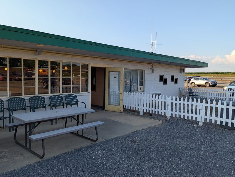 Small-Town Hospitality Runs The Show