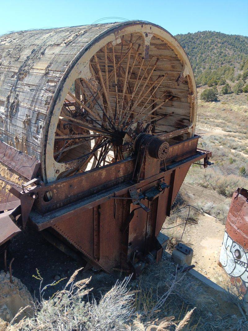 Tumbler and Sluice Boxes to the West