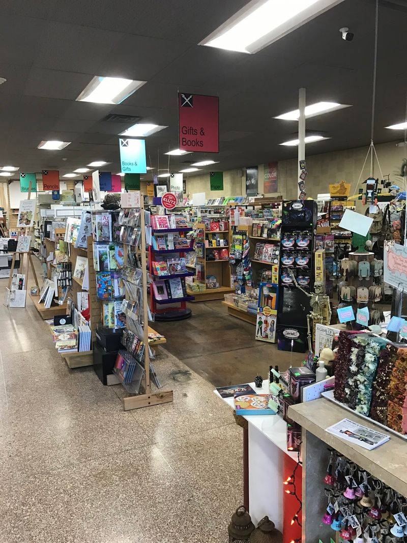 Classes, Workshops, And A Sketchbook Crowd