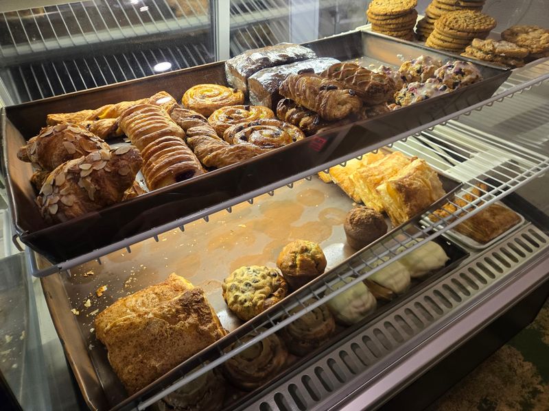 The Cinnamon Roll Worth Clearing Your Schedule For