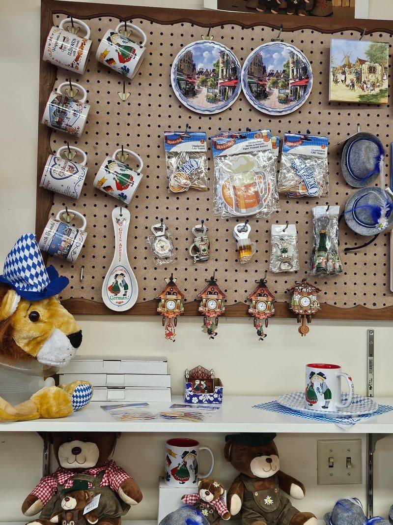 Souvenirs, Hours, And Smart Tips Before You Go