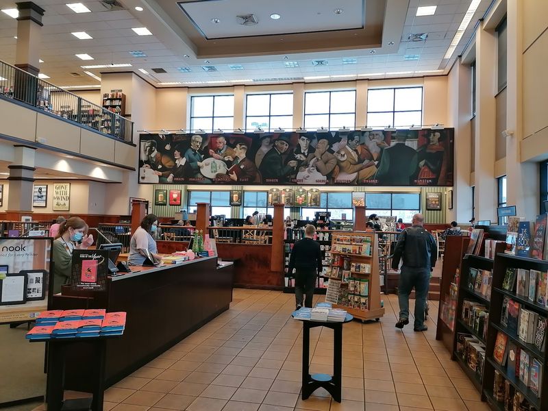 Helpful Booksellers And A Tidy Space