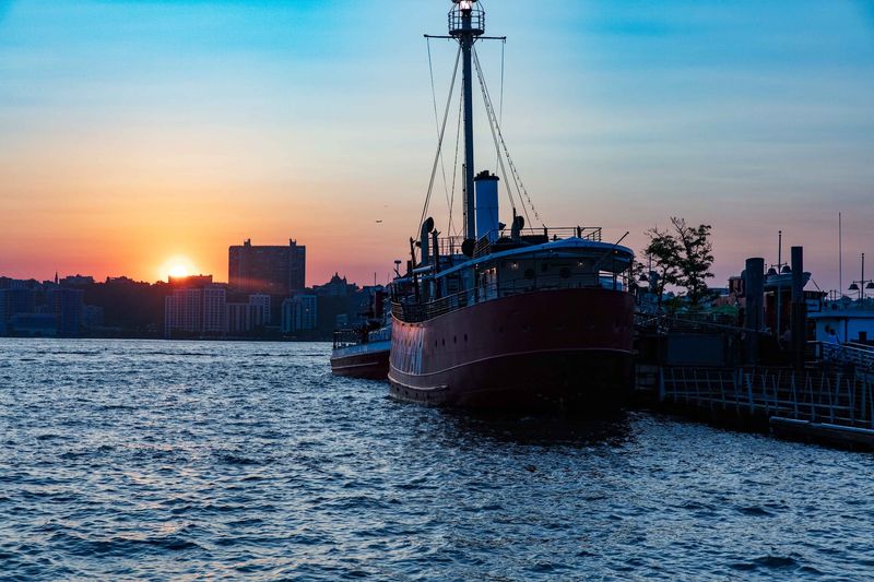 Frying Pan NYC - Pier 66, Chelsea, Manhattan