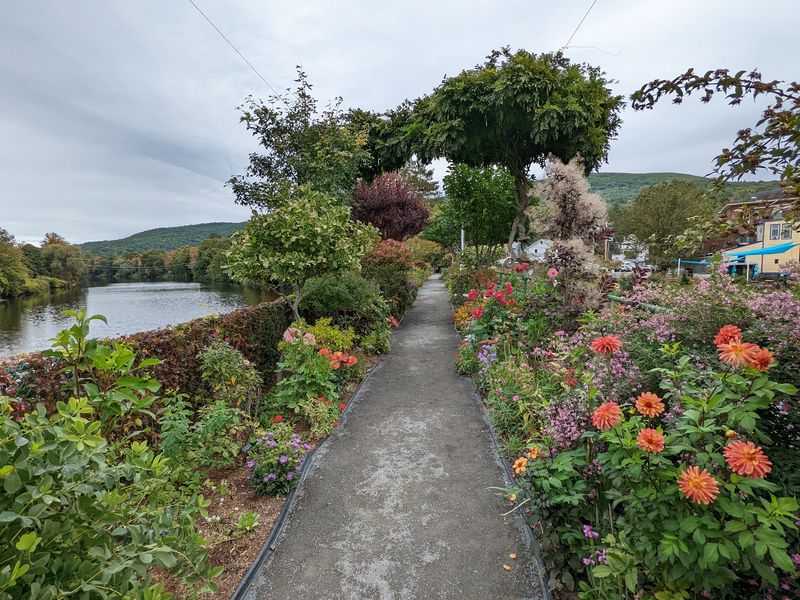 Bridge Of Flowers And Shelburne Falls (Shelburne Falls)