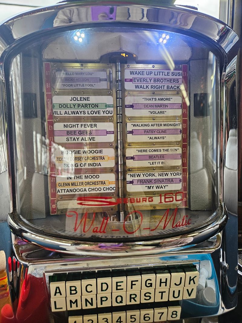 Tabletop Jukeboxes At Every Booth