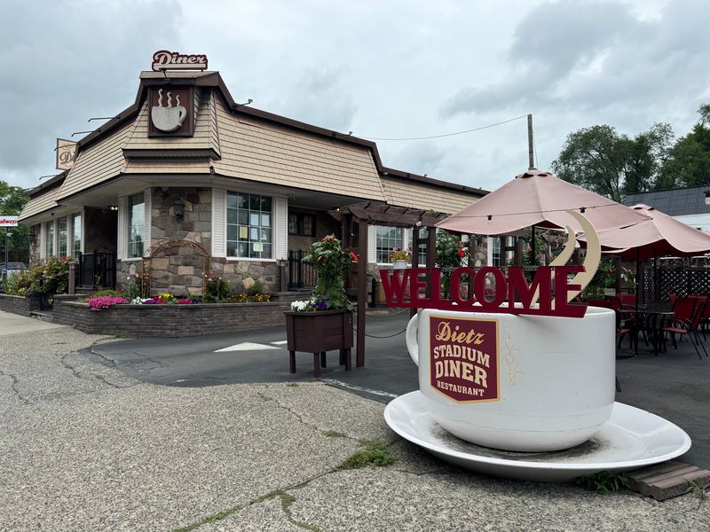 Dietz Stadium Diner - Kingston