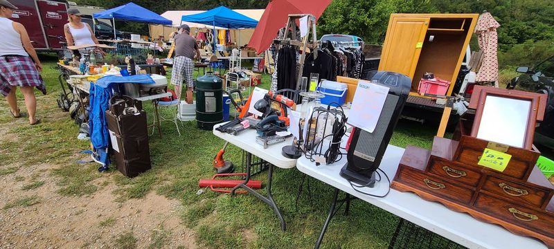 Dog Days Flea Market, Ardmore, TN