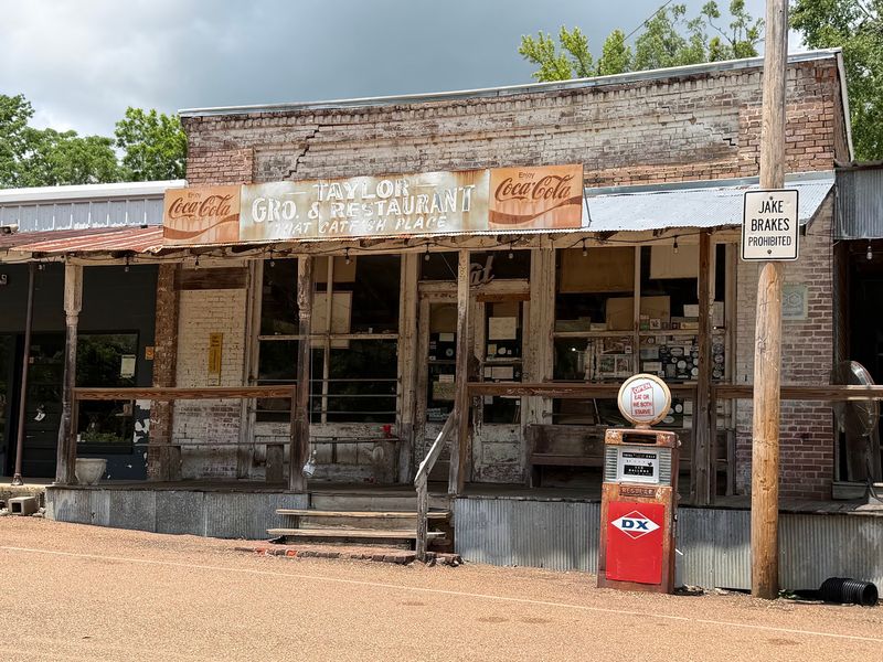 Taylor Grocery & Restaurant - Taylor