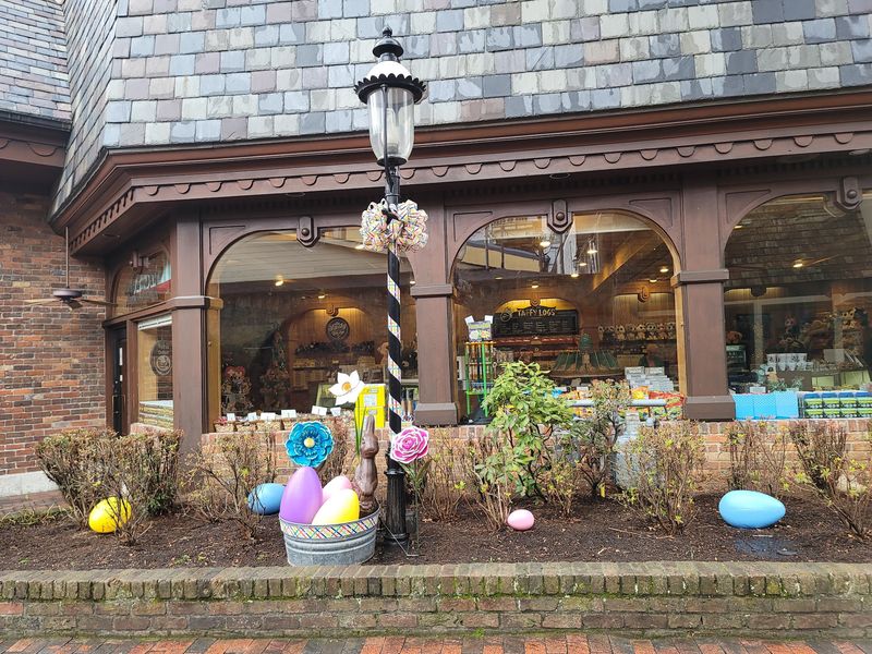 A Corner Storefront On The Gatlinburg Parkway