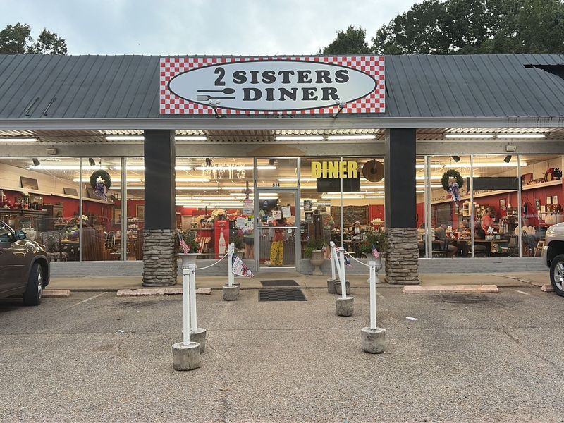 2 Sisters’ Diner Seafood & Steak