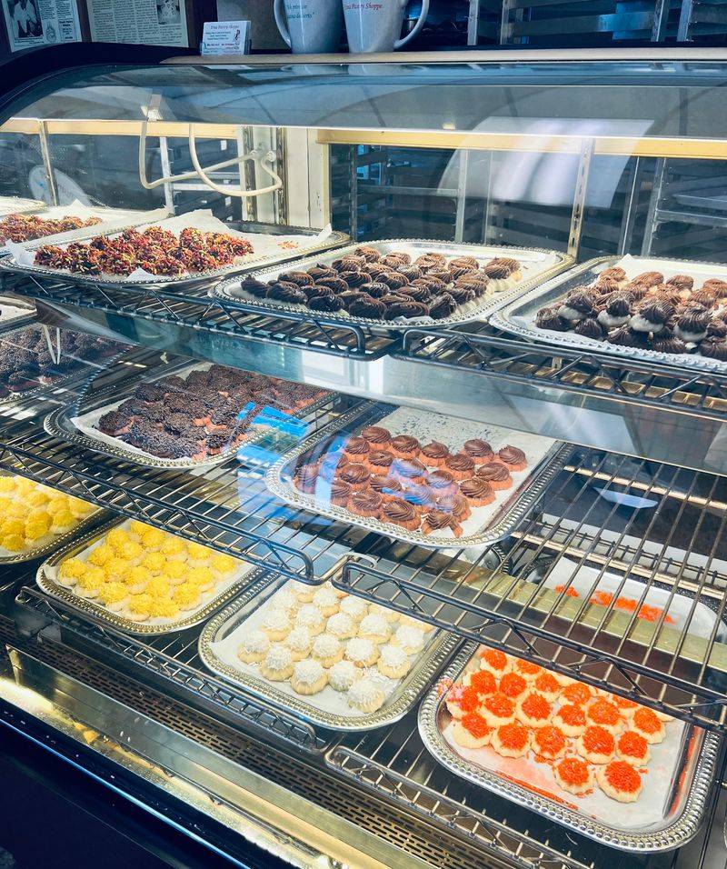 Etna Italian Pastry Shop - Long Pond Road