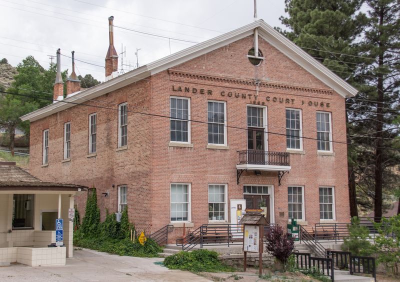 Nineteenth-Century Stone and Brick Along the Main Drag