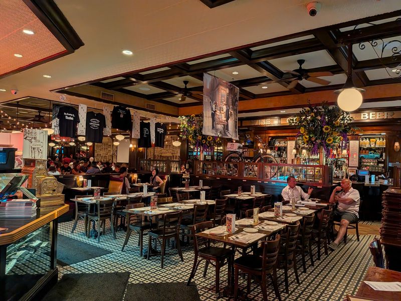 Vincent's Clam Bar - Carle Place