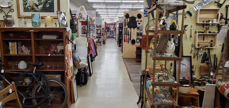 Bargain Hunters Antique & Flea Market Mall