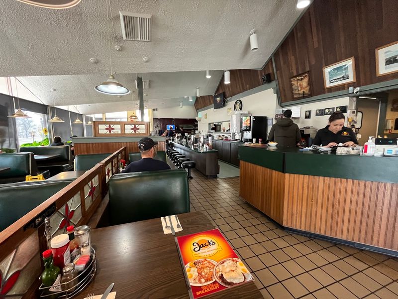 Friendly Service That Keeps Regulars Coming Back