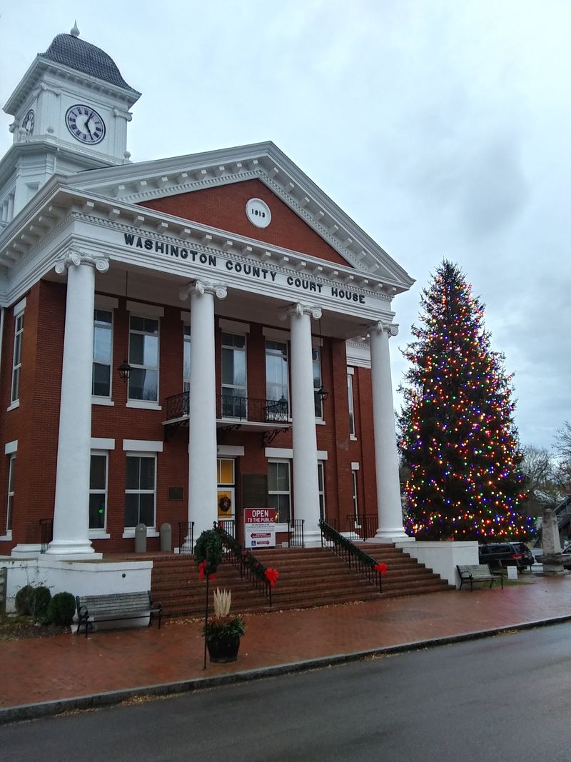 Courthouse Corner and County-Seat Rhythm