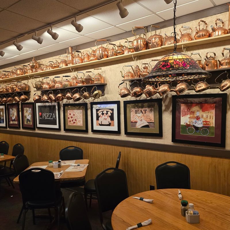 Villa Nova Ristorante, Comfort Food With Tiffany Lamps