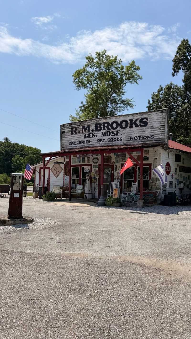 RM Brooks Store